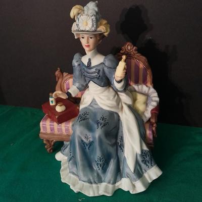 Avon 1992 Mrs. Albee Award Figure, decorative tin and Stationary