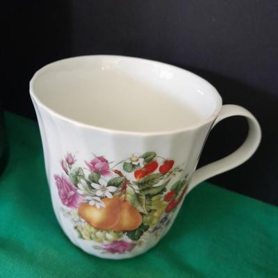 Service Ideas Stainless glass insert air beverage dispenser with fun mugs