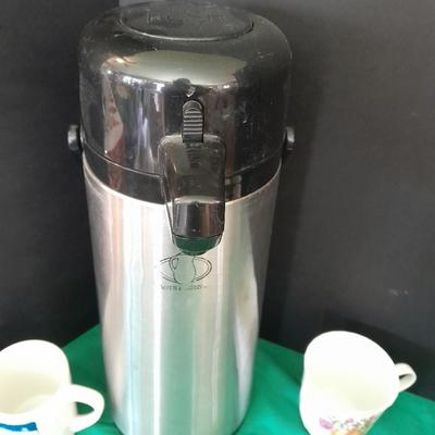 Service Ideas Stainless glass insert air beverage dispenser with fun mugs