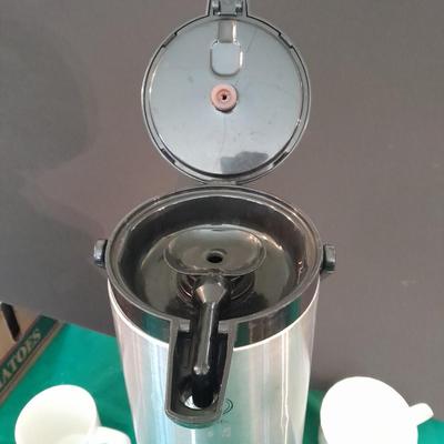 Service Ideas Stainless glass insert air beverage dispenser with fun mugs