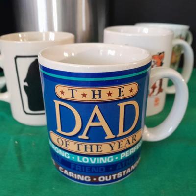 Service Ideas Stainless glass insert air beverage dispenser with fun mugs