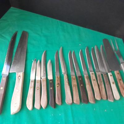 Wooden handled Knives and Utensils Great set of steak knives!