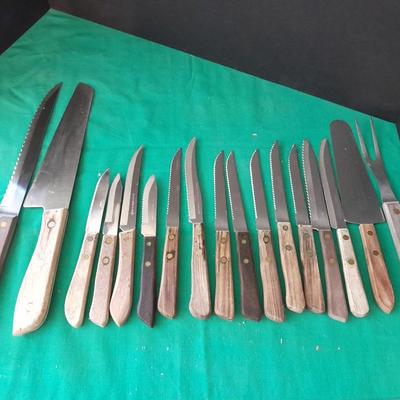 Wooden handled Knives and Utensils Great set of steak knives!