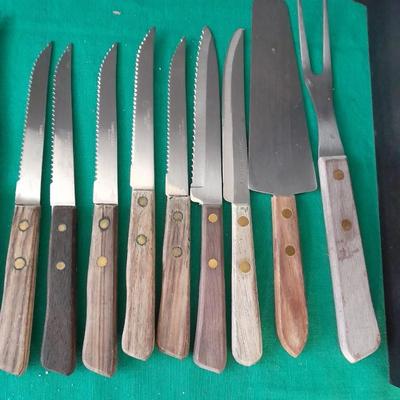 Wooden handled Knives and Utensils Great set of steak knives!
