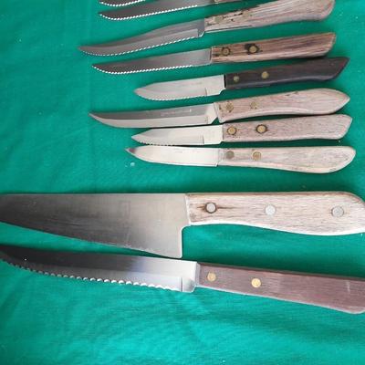 Wooden handled Knives and Utensils Great set of steak knives!