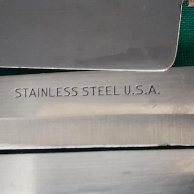 Wooden handled Knives and Utensils Great set of steak knives!