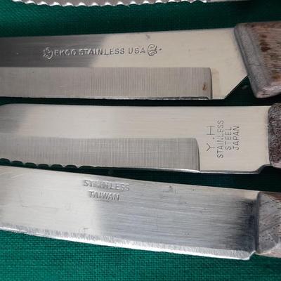 Wooden handled Knives and Utensils Great set of steak knives!
