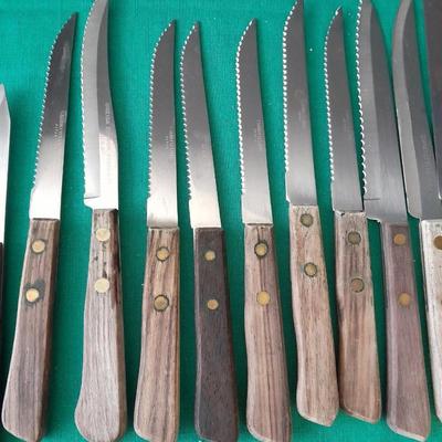 Wooden handled Knives and Utensils Great set of steak knives!