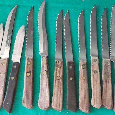 Wooden handled Knives and Utensils Great set of steak knives!