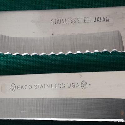 Wooden handled Knives and Utensils Great set of steak knives!