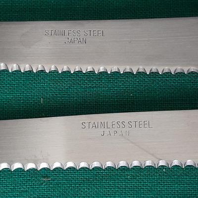 Wooden handled Knives and Utensils Great set of steak knives!