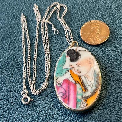 VINTAGE CHINESE PORCELAIN PENDANT ON STERLING CHAIN
