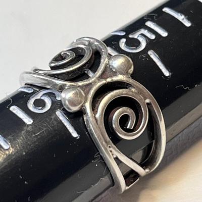 SILVER SCROLL DESIGN RING