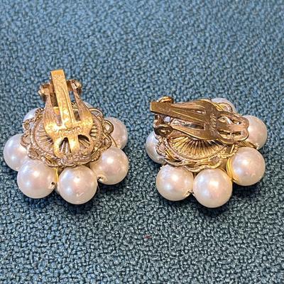 VINTAGE PEARLY CLUSTERS CLIP-ON EARRINGS