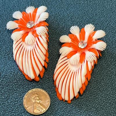 RETRO CLIP-ON EARRINGS ORANGE & WHITE SPRAY FLORAL