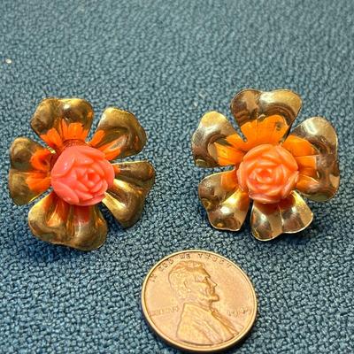 VINTAGE CLIP-ON EARRINGS GOLD TONE PINK FLORALS