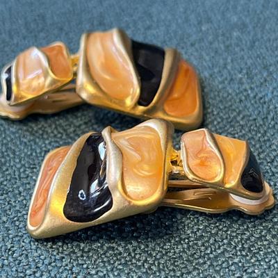 DREAMY SWIRL BLACK CLIP-ON EARRINGS