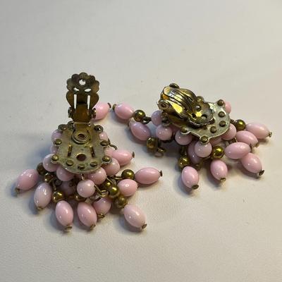 VINTAGE PINK DROPLET BUNCH CLIP-ON EARRINGS