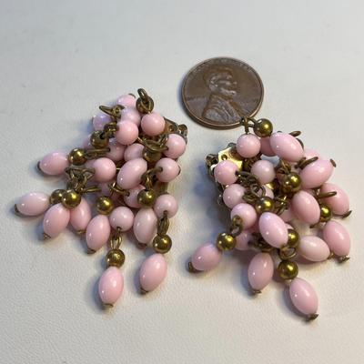 VINTAGE PINK DROPLET BUNCH CLIP-ON EARRINGS