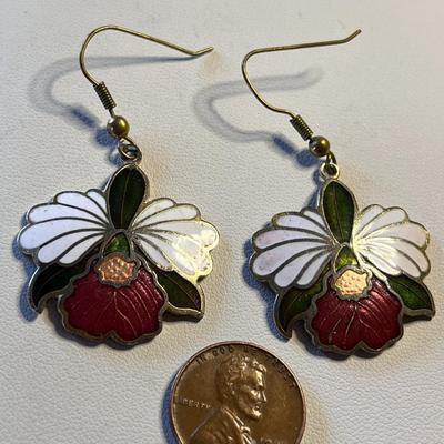 PRETTY CLOISONNE FLOWER EARRINGS