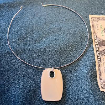 CREAMY WHITE ENAMELED PENDANT ON CHOKER WIRE