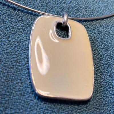 CREAMY WHITE ENAMELED PENDANT ON CHOKER WIRE