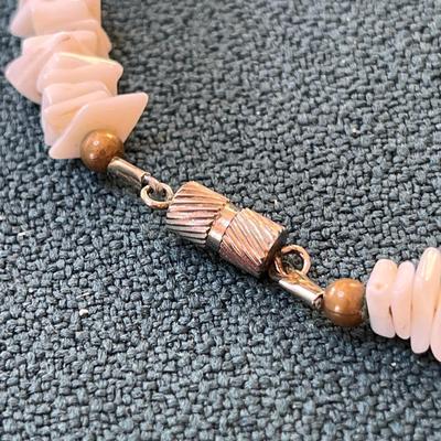 POLISHED SEASHELL BITS NECKLACE
