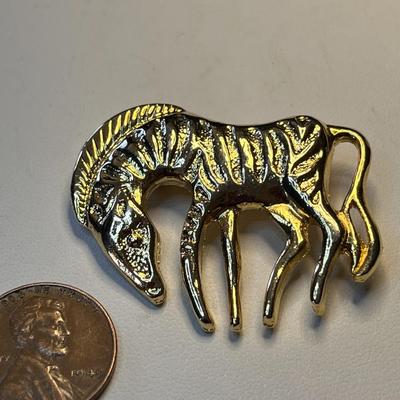 GOLD TONE ZEBRA PIN