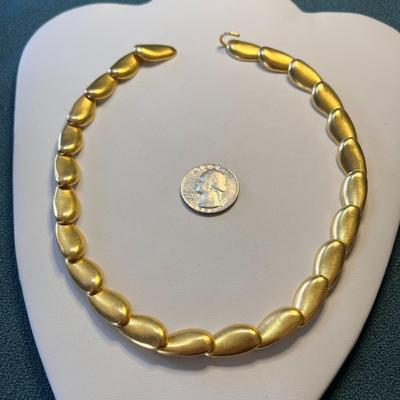 POSH LOOK GOLD SEGMENT NECKLACE SATINY GOLD TONE