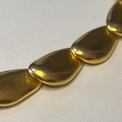 POSH LOOK GOLD SEGMENT NECKLACE SATINY GOLD TONE