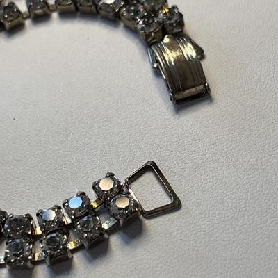 ELEGANT SATIN GREY STONES BRACELET
