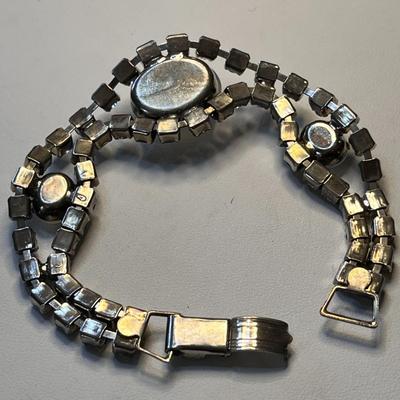 ELEGANT SATIN GREY STONES BRACELET