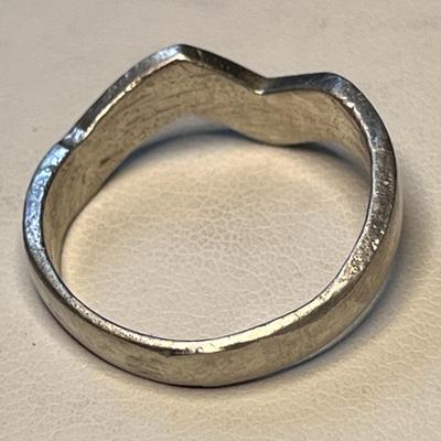 SOUTHWEST STYLE RING TURQUOISE BITS INLAID IN SILVER