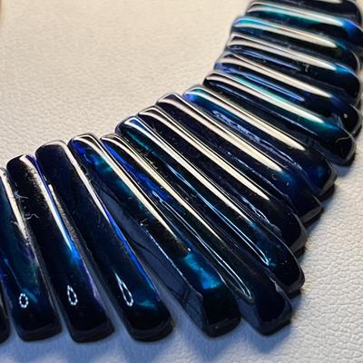 DEEP BLUE LUSTROUS POLISHED SHELL NECKLACE