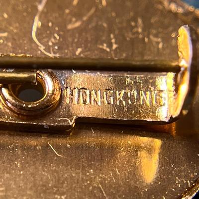 PENGUIN PIN â€œHONG KONGâ€