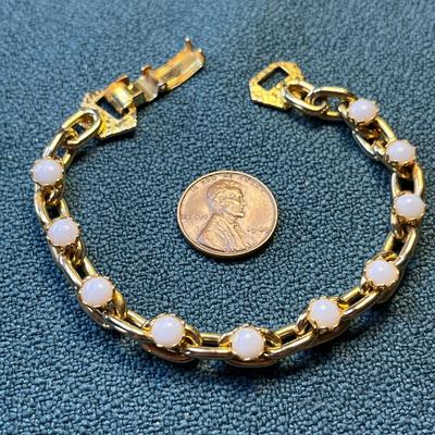SATINY WHITE STONES IN GOLD TONE CHARM STYLE BRACELET