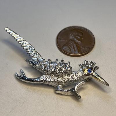 BLUE-EYED ROAD RUNNER PIN