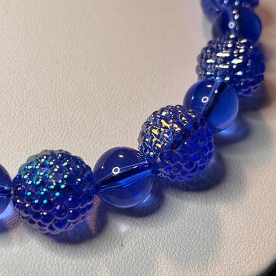 LIKE BLUE? THIS IS FOR YOU- VINTAGE ALL PLASTIC NECKLACE