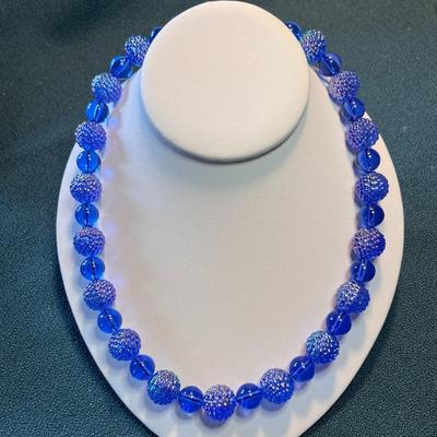 LIKE BLUE? THIS IS FOR YOU- VINTAGE ALL PLASTIC NECKLACE