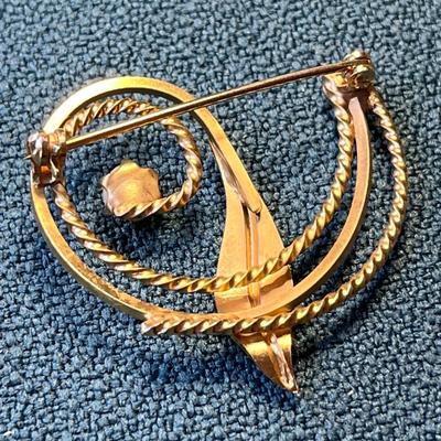 REAL PEARL LEAF AND SWIRL PIN