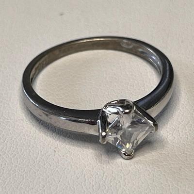 SILVER RING â€œ.925â€ w/ SOLITAIRE CENTER STONE