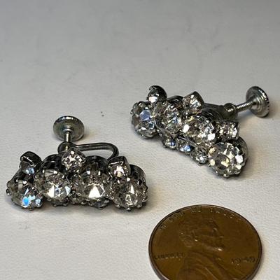 VERY BRILLIANT ARCHED RHINESTONE EARRINGS