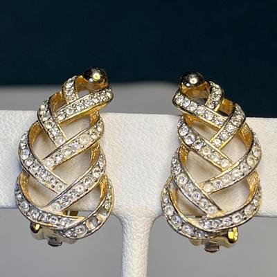 VINTAGE GOLD TONE EARRINGS TINY RHINESTONES INSET