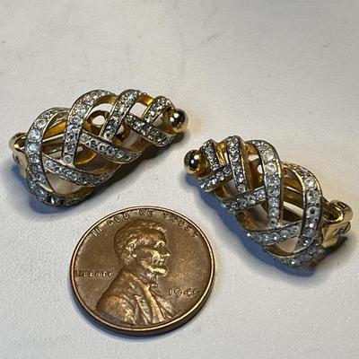VINTAGE GOLD TONE EARRINGS TINY RHINESTONES INSET