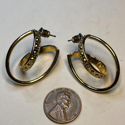 CONTINUOUS SWIRL BAND EARRINGS