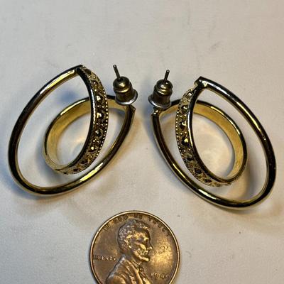 CONTINUOUS SWIRL BAND EARRINGS