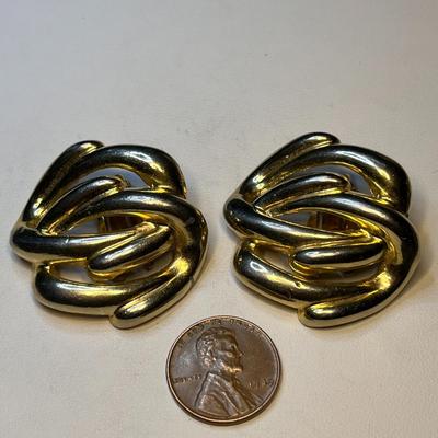 MODERN STYLE GOLD TONE EARRINGS SIGNED â€œPAOLOâ€