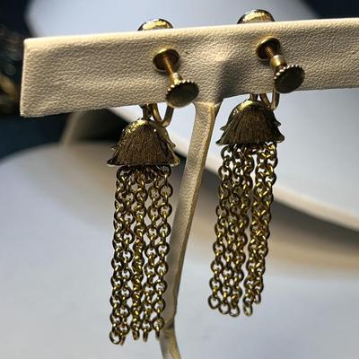 PRETTY GOLD TONE DANGLES 1/20 12k G.F. BY â€œWINARDâ€