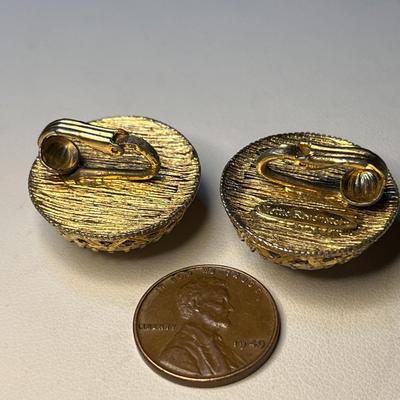 â€œNETTIE ROSENSTEINâ€ VINTAGE CLIP-ON EARRINGS