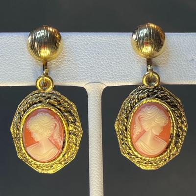 FAUX CAMEO EARRINGS SIGNED â€œPERIâ€
